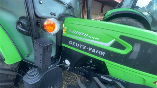 🚜 Quand la puissance rencontre la précision.. 🌾 Le tracteur Deutz-Fahr 5080 D Keyline neuf, est tout neuf, performant et prêt à dompter vos champs comme jamais. 💪 Avec lui, vos travaux agricoles seront si fluides que même vos bottes auront l’air de danser ! 💃 . Plus de stress, plus de fatigue, juste de l'efficacité… Alors, prêt à adopter notre nouveau tracteur ❓ https://ets-lafforgue.fr/materiels-agricoles-neufs/tracteurs/tracteur-deutz-fahr-5080-d-keyline-gs/ | Établissements Lafforgue - Be