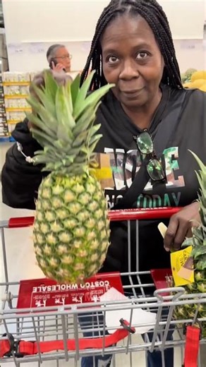 Pineapple Ripeness Leaf Test #respect #ytshort #shorts