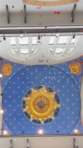 Every Pentecost, Rome’s Pantheon practices a beautiful and ancient custom of dropping rose petals through the circular oculus opening at the top of the dome. The petals fall on the people in the pews below, reminiscent of the descent of the Holy Spirit like tongues of flame. Christendom College brought that tradition to the Shenandoah Valley in 2024, with a rose petal ceremony following Mass in the college’s Christ the King Chapel. 🌹 | Christendom College