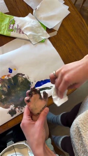 Messy paint hands? Here's the cleanup hack #parenting #kidscrafts