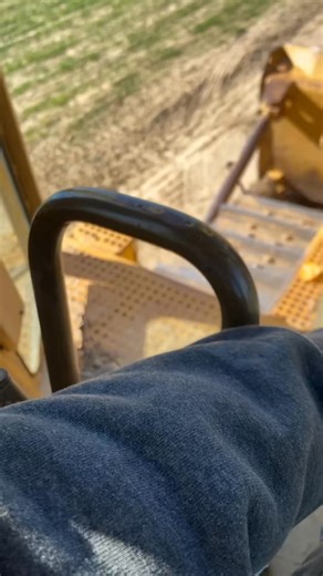 2.9K views · 97 reactions | Highlights continued #hdmech #hdmechdieselrepair #heavyequipment #heavyequipmentmechanic #servicetruck #diesel #cat #caterpillar #skidsteer #johndeere #tracks #tractor #case #caseih #d | Dakota Hoffman | Facebook