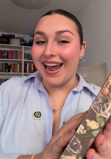 ¿os vais a animar a leer este libro? 🤎🌷 mil gracias por el envío @crossbookslibros @Anna Jiménez | Books 🥹💗 #BookTok #reseña #nightshade #autumnwoods #recomendacionesdelibros