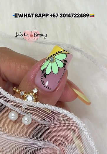 Diseño En Uñas De Flor Básica: Guía Completa