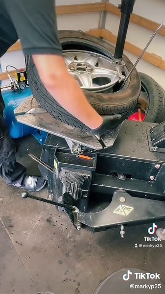 Mobile Tyre Fitting: A Day in the Life of a Tyre Man