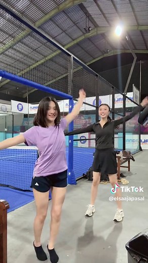 Model Bugil Spontan dan Gaya Eca Aura