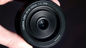 Watch Canon EF-M 22mm f2 STM Great Walkaround Lens on Amazon Live