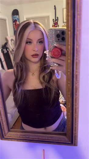 Stripes and Chunky Highlights for Y2K Hair