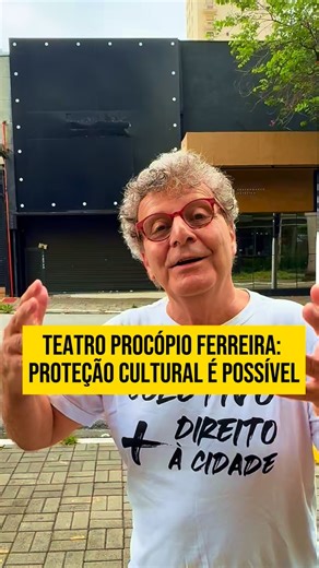 Nabil Bonduki on Instagram: "Nos últimos dias, circulou nas redes uma imagem feita por inteligência artificial simulando a demolição do Teatro Procópio Ferreira. A imagem é falsa, mas o risco existe: o teatro pode, sim, ser demolido para dar lugar a mais um empreendimento imobiliário na Rua Augusta. Mas existe um caminho previsto em lei para protegê-lo. Embora o imóvel não possa ser tombado por não apresentar valor arquitetônico, existe um instrumento previsto no Plano Diretor que pode — e deve