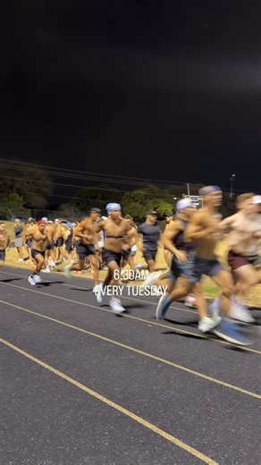 Eric Hinman on Instagram: "Not many places you’ll find this many sub 3 hr marathoners who can also bench their body weight for ten @goodpainathletics 💪🙌"