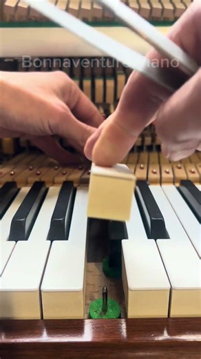 Réglage mécanique Piano droit Yamaha #piano #pianorepair #pianotechnician #pianotuner #pianist