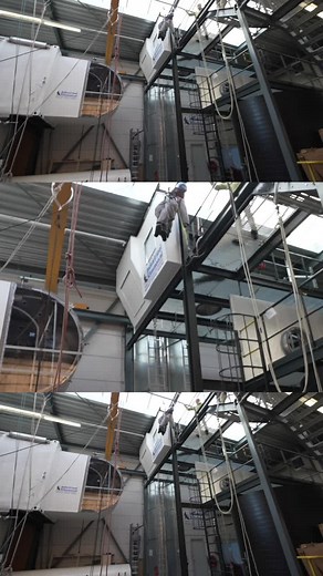 Droptest 3. @ruthleeltd drop fall factor 1,5 on a fall arrest lanyard In this test you can really see the progressive absorber of the @petzlofficial Absorbica lanyard progressively tearing. These tests were done during a ppe inspection course. I was conducting an irata training and this happened simultaneously. I was not really involved and for some of the tests I might miss some data. I know you all want all the details and sometimes you just get some fun things to watch of things that break 😜