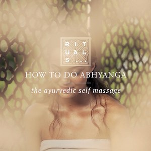 No need for a partner. With these steps you can treat yourself to a soothing and balancing massage ritual. #theritualofayurveda https://rituals.world/2hGhGTZ | Rituals Cosmetics