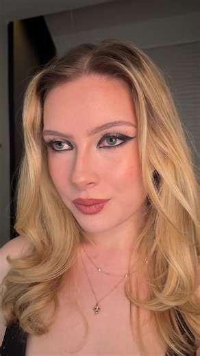 there is literally nothing better than a bold eye look i swear i do this one monthly 🤭🖤