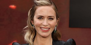 Emily Blunt Showed A Rare Peek Of Her 🔥 Abs In 'Oppenheimer' Premiere Pics
