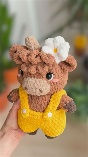 Liza | Crochet plushies on Instagram: "I’m so excited to finally show you my new pattern — Daisy the Highland Cow 🌼 I know how much you loved my cowboy cow pattern, but I think he has some serious competition now 👀 This little cow might be one of my favourite plushies I’ve ever made — she’s so cute, sunny, and bright! I really hope you’ll love her as much as I do 💛 Pattern test is coming very soon! #crochetpattern #patternreveal #highlandcow #crochetcow #cowplushie"