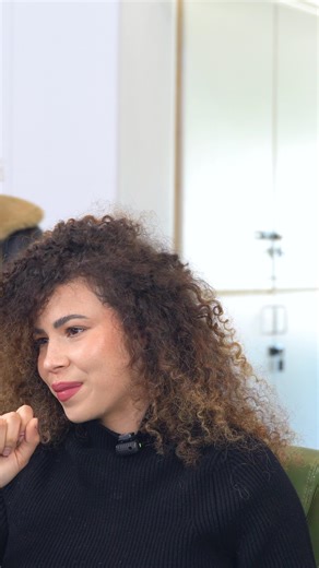 Transforma tu cabello rizado con honor y magia