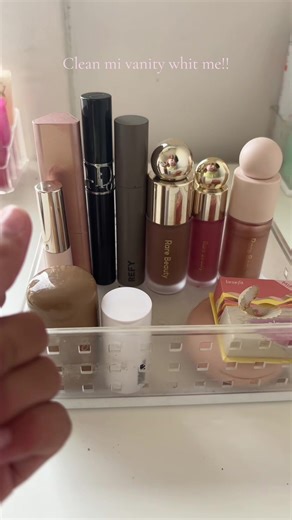 Limpia mi tocador con migo!!💗🫶🏻#parati #Clean mi vanity whit me