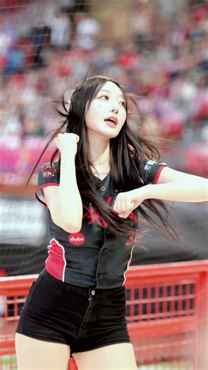 20260501 在狂風中應援的味全龍小龍女 權喜原 #味全龍啦啦隊 #權喜原 #cheerleader