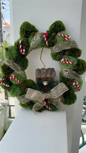 DIY Christmas wreath made of yarn 🎄🎄🎄 #diy #cristmasdecor #christmas