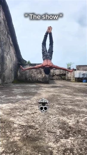 one hand stand#motivation #acrobatics #backflip #stunt #calisthenics #wholeworkout #comedy