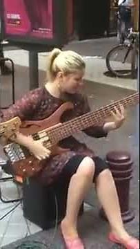 Street performer Insane slap bass battle