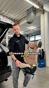 CYBEX Solution G2 - słyszeliście już o tym foteliku? 🤔 Jeżeli nie, to warto się zapoznać! Zwłaszcza, jeżeli często wyjeżdżacie i przewozicie fotelik na przykład samolotem ✈️ Model Cybex Solution G2 to fotelik, który po złożeniu zajmuje niewiele więcej miejsca niż teczka 💼A dzięki swojej wadze, bez problemu przeniesiesz go jak torebkę! Kolejnym ważnym aspektem jest fakt, że posiada on opatentowany, odchylany zagłówek, który pomaga utrzymać głowę dziecka w bezpiecznej strefie fotelika samochodow