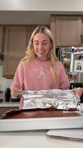 Fun-fetty wap trash truck cake 🚛🎂😋 #baking #diy making a homemade sheet cake for garbage birthday