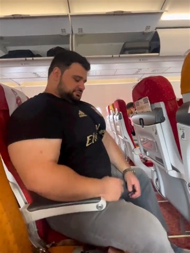 beefymuscle.com👍 Biggest pec bounce! beefymuscle.com admires beefy massive bulky #muscle #musclehunk #musclebear #bodybuilder #powerlifter lifter beefymuscle musclechub pecs biceps workout fitness gym bodybuilding motivation 肉壮 肌肉 壮熊 健身