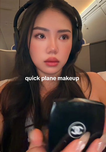 my quick 5 minute in flight makeup routine so that i don’t look crazy stepping off this long haul flight 😂 #makeup #travel #makeuptutorial #fyp #viral