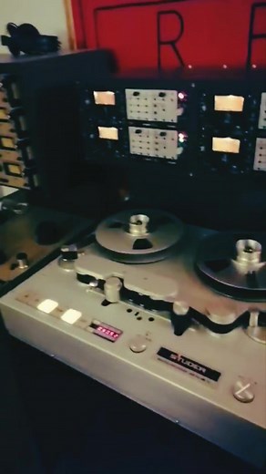 ⚡THE LIMBOOS OFF THE LOOP⚡ Preorder desde ya disponible en pennimanrecords.com (edición limitada de lanzamiento 50 copias vinilo transparente). A la venta a partir del 01/03/24 #TheLimboos #offtheloop #nuevodisco #conciertos #newrelease @seguidores | The Limboos