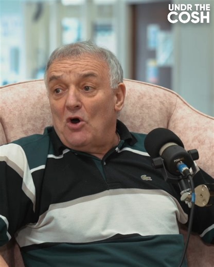 Lou Macari on his 'funniest' but 'worst' manager Tommy Docherty 😅 | Undr The Cosh
