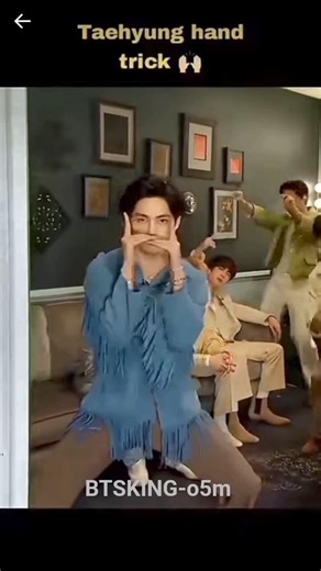 BTS V ka hand trick 🙌💖so cute 💜#ytshorts #bts #btsmember #viralvideo #army#kpopidol #army #subscribe