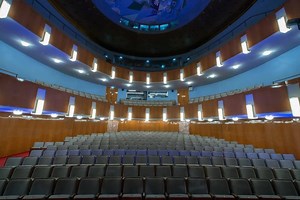 In Linz erstrahlt das Schauspielhaus im neuen Glanz! Am Samstag, den 1. April, wird das Theater mit Shakespeares "Der Sturm" nach der Renovierung wiedereröffnet. Freut euch auf beeindruckende Vorführungen! #visitlinz #landestheater #meinschauspielhaus Credits: Christian Brachwitz | Visit Linz