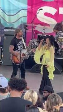 Brandon Lake brings out Lainey Wilson at CMA Fest 2026 | Nashville, TN