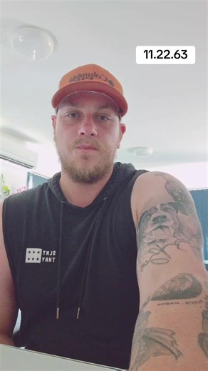 My review on Stephen Kings 11.22.63 about a guy going back in time to save Kennedy from being assassinated. #stephenking #booktok #review