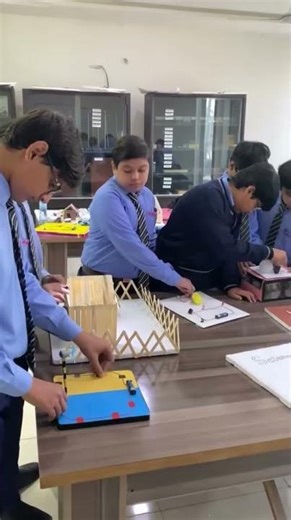 Electric Circuit Experiment | Grade 6 Science Lab | Hands On STEM Learning | Reader Grammar School