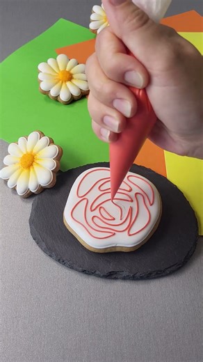 ✨ Royal icing secrets and perfect consistencies — watch the lesson on Etsy 🍪