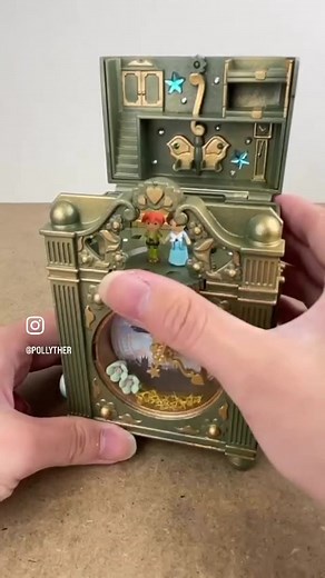 Made Peterpan and Wendy inspired❤️ Just thought of Peterpan when i saw this clock. Too bad it’s not working anymore🥲 It was one of my most wanted pieces when i was a kid😍 Originally Funtime Clock 1991 For sale by raffle✅ USD 200 Hi, If you're interested in purchasing a product from @Pollyther, you can join our raffle by following these steps: 1. Follow Pollyther on Instagram (@pollyther) and TikTok (@pollyther). 2. Like and comment