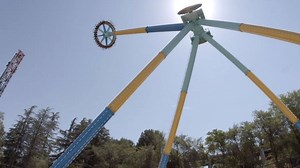 How many of you love "Giant Frisbee" rides? Would YOU ride this thing at Six Flags Magic Mountain? | Theme Park Review