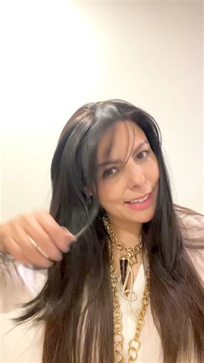 NATURAL TOPPER Disponible en varios tonos, con lace y broches, de fibra sintética de kanekalón resistente al calor. Precio $1,490 pesos Envíos $130 pesos a todo México Visita nuestras tiendas CDMX XOLA Calzada de Tlalpan 618 Col. Moderna C.P. 03510 Tel 5557729299 CDMX CENTRO Calle Apartado 24 local 107 Col. Centro C.P. 06020 Tel. 5555298501 GUADALAJARA Av. Miguel Hidalgo y Costilla 779 Zona Centro C.P. 44100 Tel. 3338270342 CANCÚN Av. Tulum Sur SM 15 A local 1 C.P. 77505 Tel. 9982954573 VERACRUZ