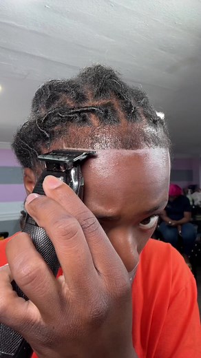 Replying to @Jakiiustoicy Yall fw the self cut vids🤷🏽🙌🏽🌟???… #fyp #viral #selfcutbarber #crispycut