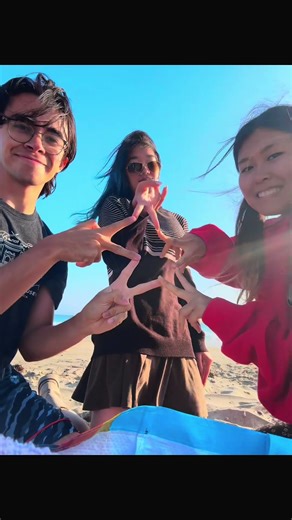 Easy Pose Ideas for 3 People