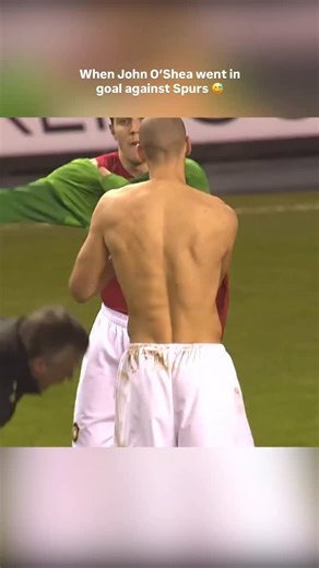 Nothing better than seeing an outfield player go in goal 😍 John O’Shea, nutmegging Figo and becoming a goalkeeper, there was nothing he couldn’t do. | Classic Football Shirts