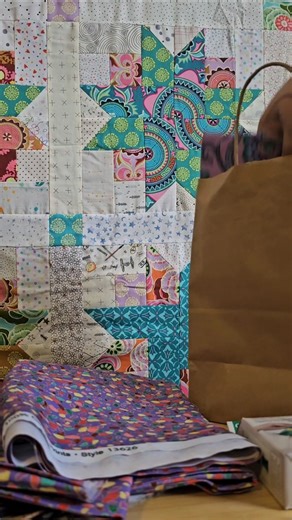 I think I found it! The MYSTERY border fabric revealed! #quilting #springonshorts