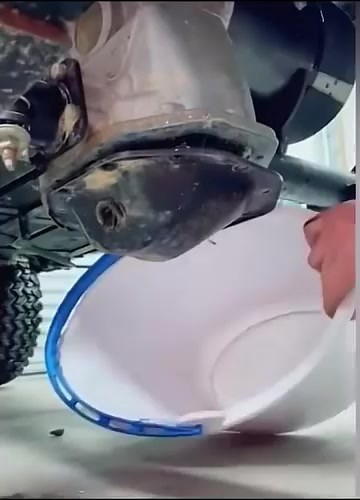 187K views · 399 reactions | This DIFF is dead. Always know which car you have,note that a 4WD car will need 3 types of oil change [ Engine oil, Transmission/gear oil and Diff oil] Transmission oil and DIFF oil often neglected,that's why we have gear failure in most cars. Pay attention and take care of car,it will take care of you. Swiftline Auto-Mombasa ,We always give you a guide for every car you purchase. | Swiftline Auto-Mombasa | Facebook