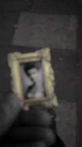 Somewhere in the noise of London, a golden frame brings back some memories. Have you seen her? #FindLaura | Welcome to Twin Peaks