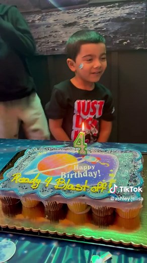 Alien Themed Kids Party Ideas and Decorations