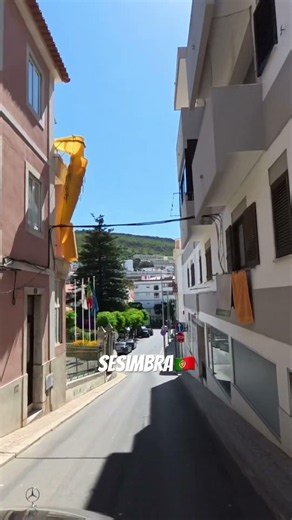 Passeando pelas ruas de Sesimbra 🇵🇹 #praia #portugal #brasileirosemportugal