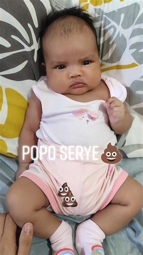 wait for the poop sound💨 and her reaction at the end😣😂makalingaw naman ka #AmeliaLoisZT🎀 oii hehee #poophappens #babypoopface #momoftiktok #viraltiktok