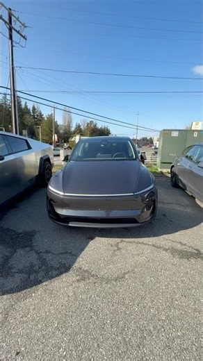 New Tesla Model Y Refresh Stealth Grey Color Options in Daylight | Charging Options